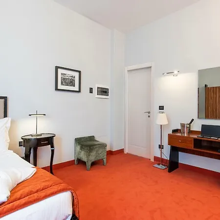 Hotel Nomad